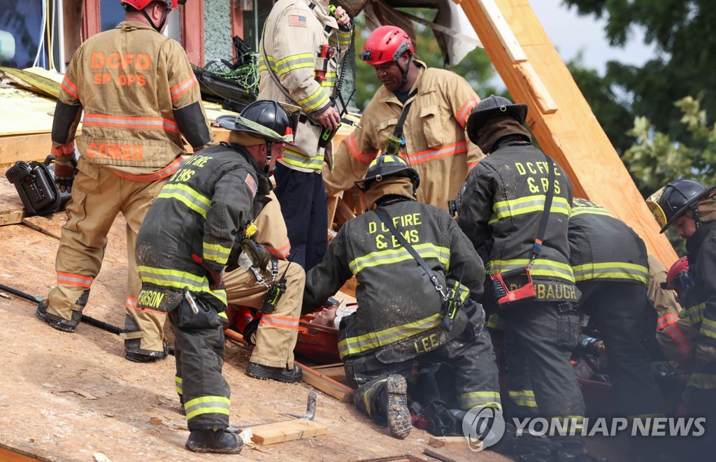 미 플로리다 이어 워싱턴서도 건물 붕괴…5명 부상