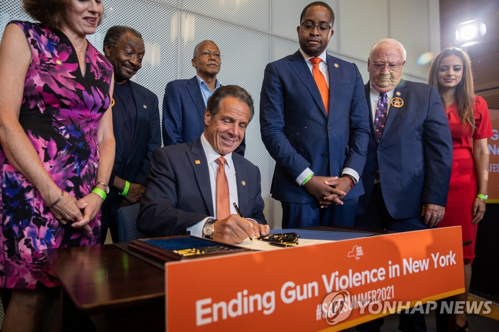 뉴욕주, 미 최초로 총기 비상사태 선포…"총기폭력과 싸울 것"
