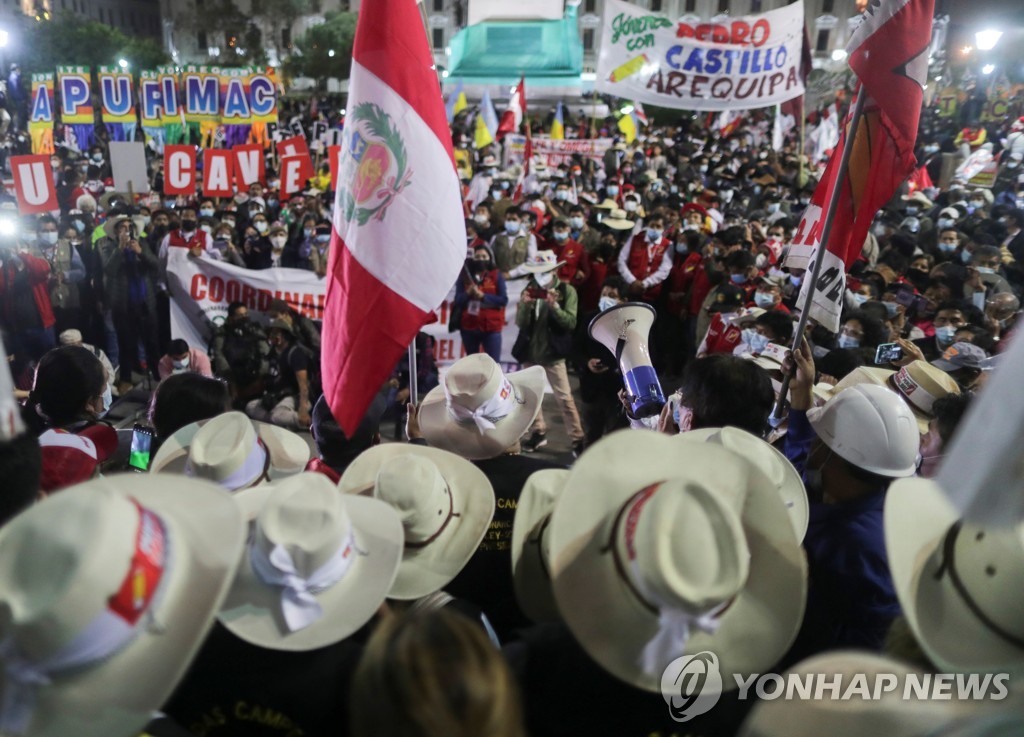 빈곤·부패에 지친 페루 '좌클릭'…중남미 좌파물결 다시 퍼질까