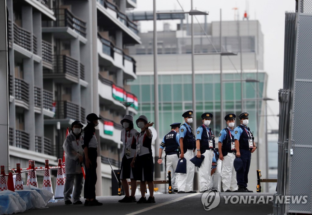 [올림픽] 선수촌서 음식 배달 가능…'음주 파티' 우려 커져