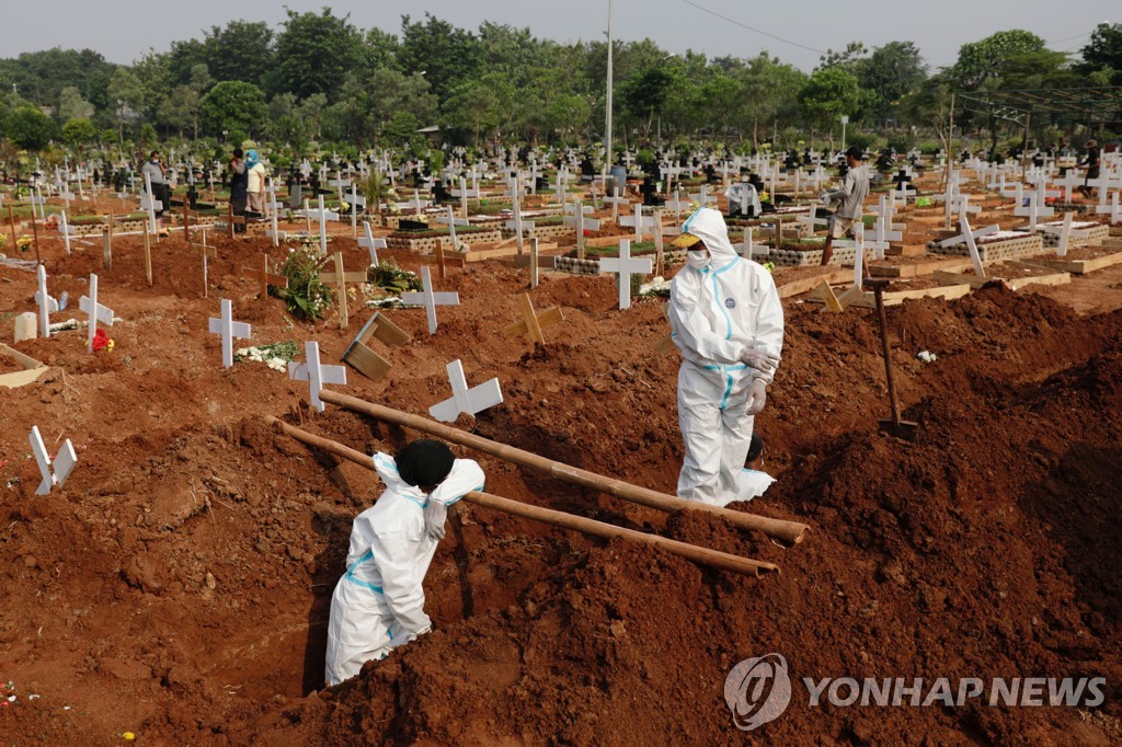 아시아 코로나 진원 인도→동남아…연일 최다 확진에 산소대란