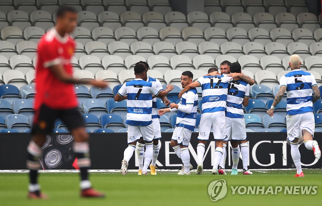 솔셰르 감독과 재계약한 맨유, 2부리그 QPR에 2-4 완패