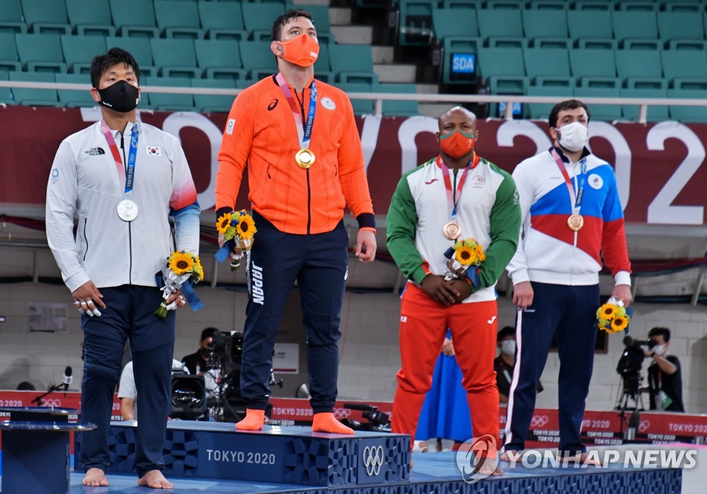 [올림픽] 개최국 일본, 반환점 돌기 전 벌써 金 15개…아테네 이래 최다