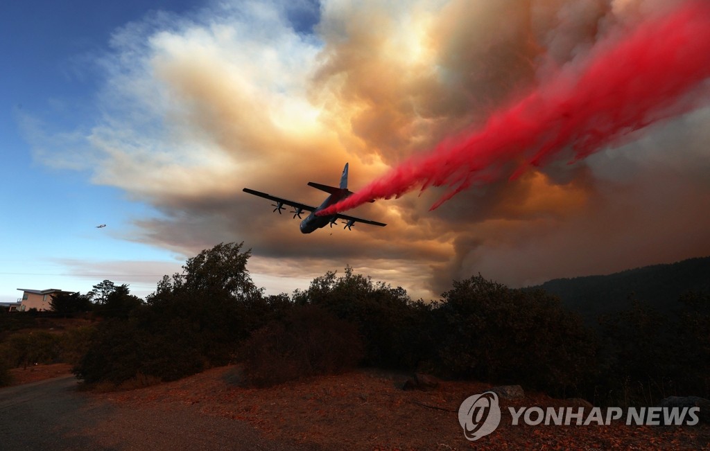 미 캘리포니아 산불 민가까지 번져…잇단 대피령