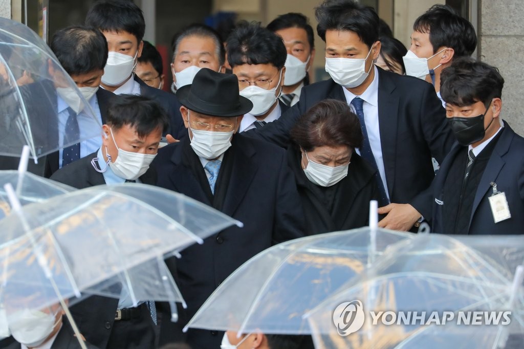 전두환 항소심 재판부 "피고인 계속 불출석하면 불이익"