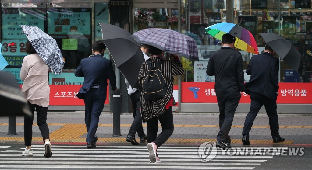 서울서 장맛비에 공사장 가림막·벽 무너져(종합)