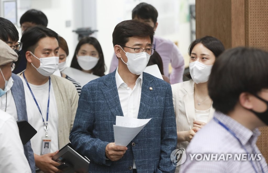 與 '국민면접' 초비상…김경률 교체 이어 김소연도 사임