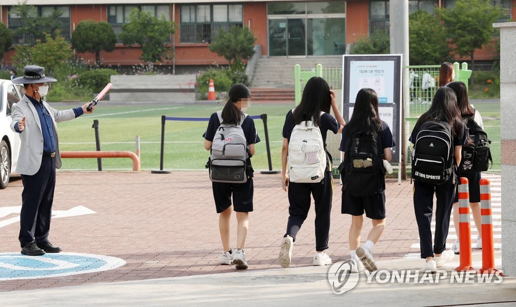 수도권 4단계 격상됐는데…한달여 남은 2학기 전면등교 가능할까