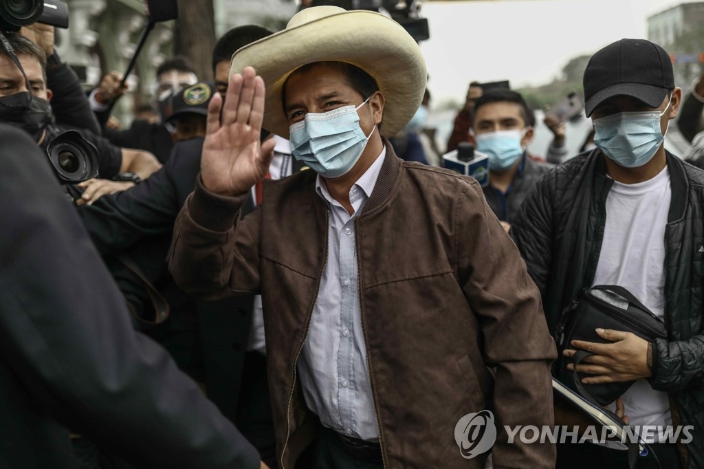 세번째 대선 패배 눈앞에 둔 페루 후지모리 "결과 승복하겠다"