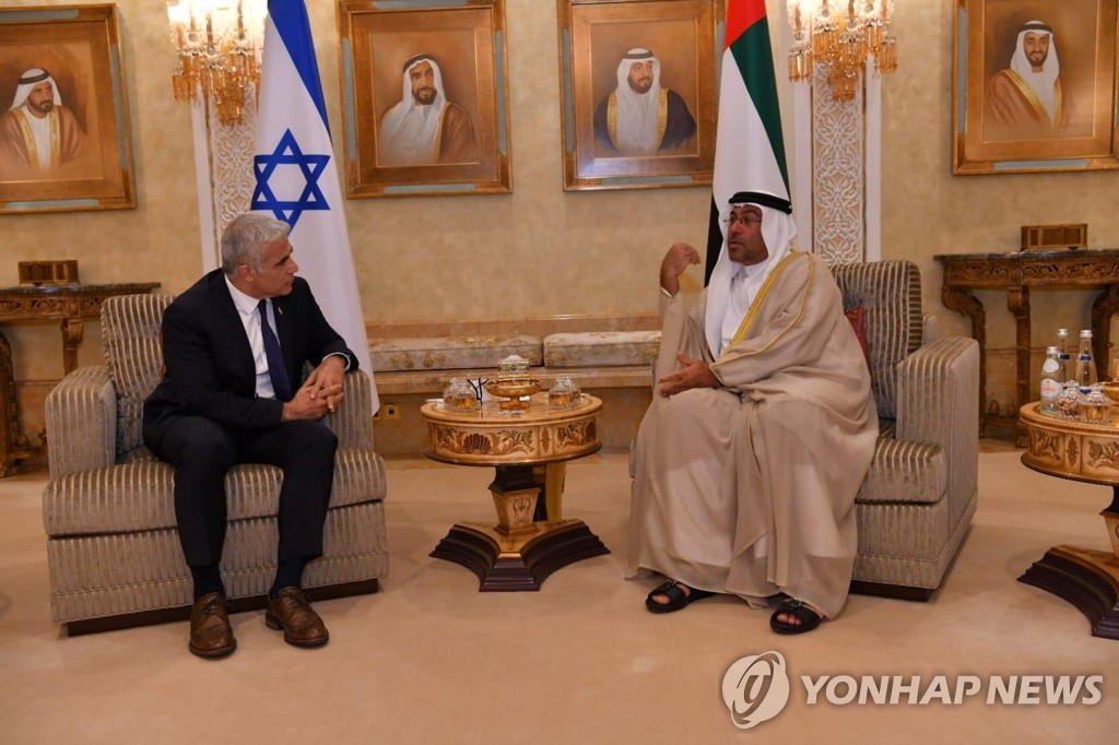 UAE 방문 이스라엘 외무 "새 역사 만들어야"…FTA 논의도