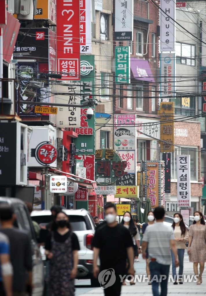 오늘부터 비수도권 8인모임 가능,수도권은 4인…접종자 야외 노마스크(종합)