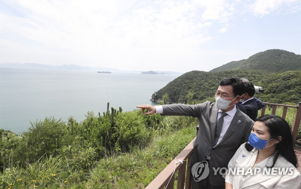 '김경수 빠진 PK 보듬기' 與 부산행…신공항 드라이브 재개(종합)