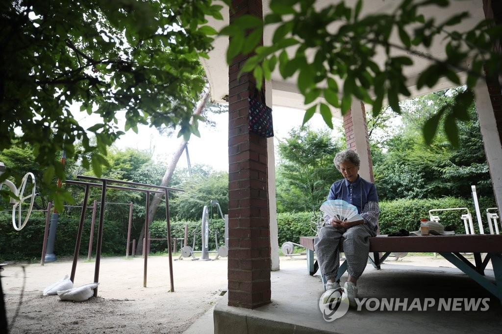 고령층 평균 49세에 직장 그만두지만…"73세까지 일하고 싶다"