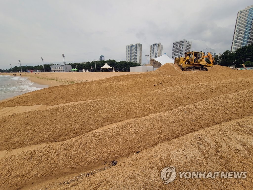 강원 동해안 해수욕장 수질·백사장 '청정'…코로나 방역도 철저