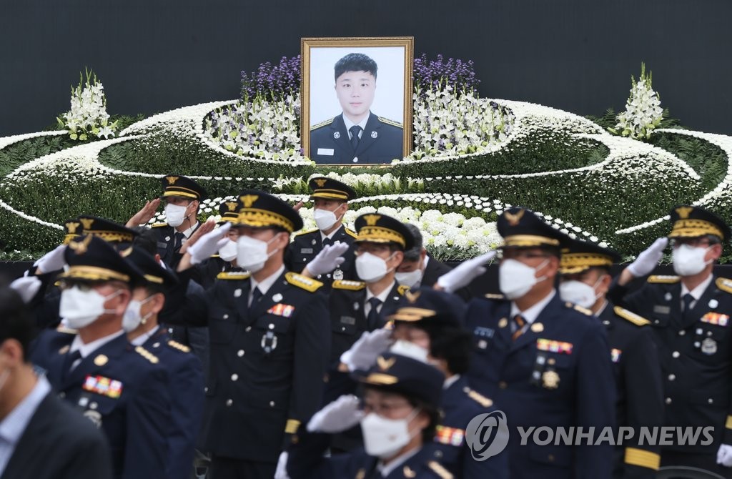 "지켜주지 못해 미안하다"…화마에 순직한 새내기 소방관 영결식