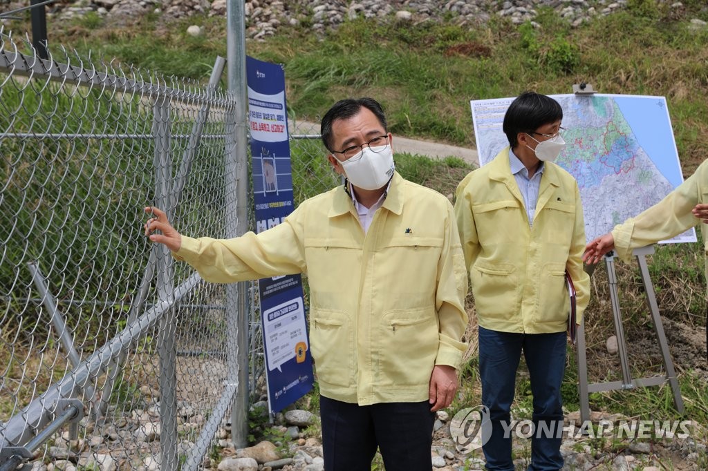 '장마 시작'…ASF 확산 우려에 방역 비상