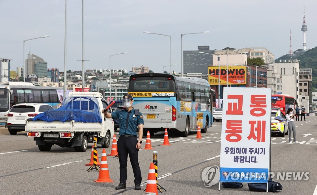 경찰, 여의도·광화문 '차벽' 봉쇄…민주노총 집회 오후 예정