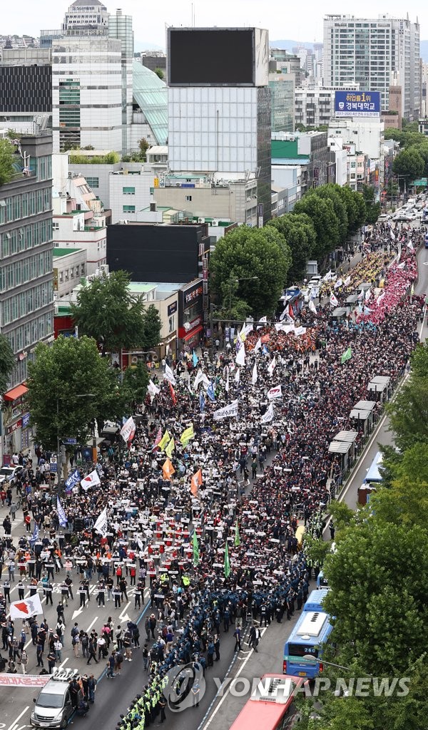 주말 영향에도 오늘 700명 안팎…수도권 새 거리두기 당분간 힘들 듯