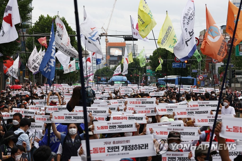 민주노총 "확진자들, 집회서 감염확률 낮아…사실 왜곡"