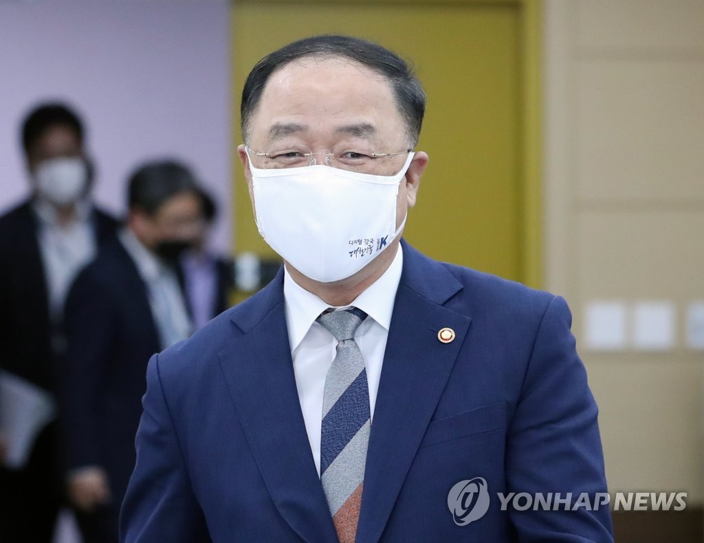 홍남기·이주열, G20 재무장관·중앙은행총재 회의 참석차 출국