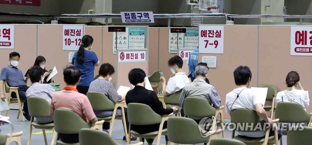 오늘부터 30세 미만 경찰·소방 등 화이자 백신 2차 접종 진행