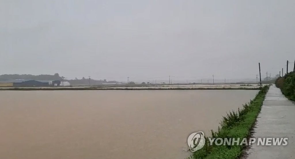 "순식간에 넘어온 물에 몸만 빠져나와"…물 폭탄 맞은 해남