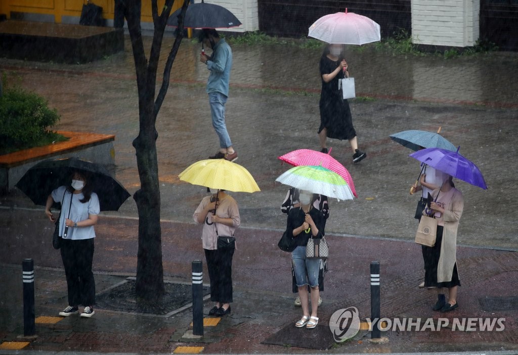 광주·전남 장맛비 소강…무더위에 소나기