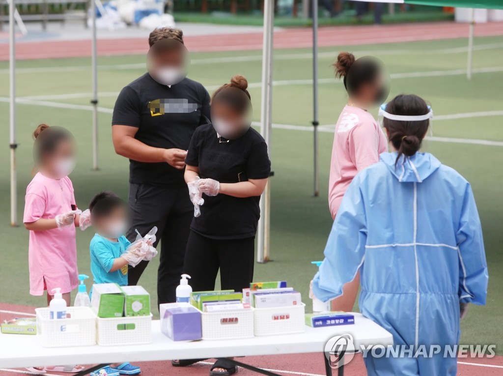 서울 학교 이동검체팀 선제 검사…2학기 방역인력 3천110명 추가