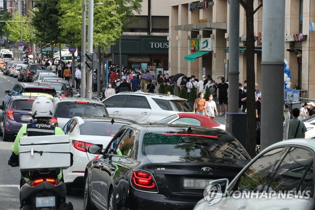 수도권 현행 거리두기 14일까지 연장…직계가족 외 모임 4명까지(종합)