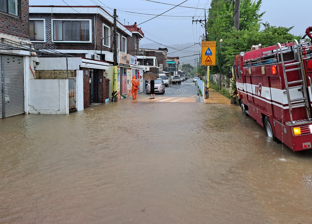 내일도 전국 흐리고 대부분 오전까지 비…낮 체감온도 31도 이상