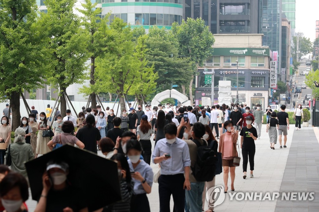 [3보] 신규확진 1천316명, 이틀연속 최다기록 경신…수도권 4단계 격상