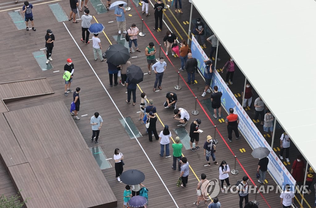 정부 "변이로 전파 더 빨라질 수도…유행통제·고령층 보호 시급"