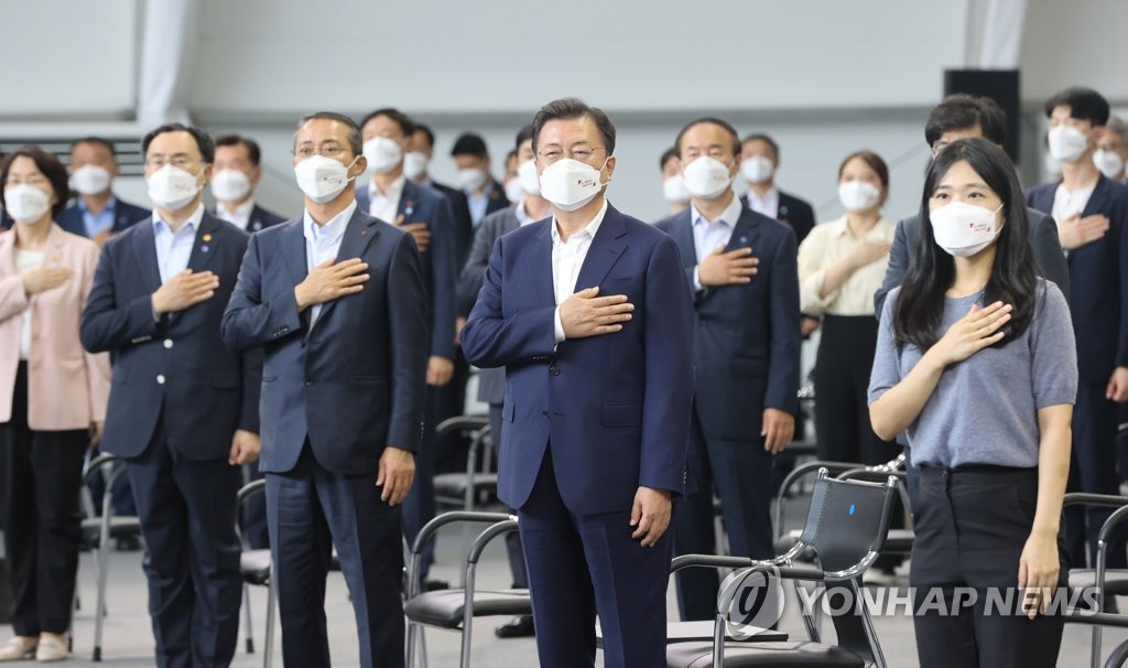 "대한민국의 자랑"…K-배터리 띄우기 나선 문대통령