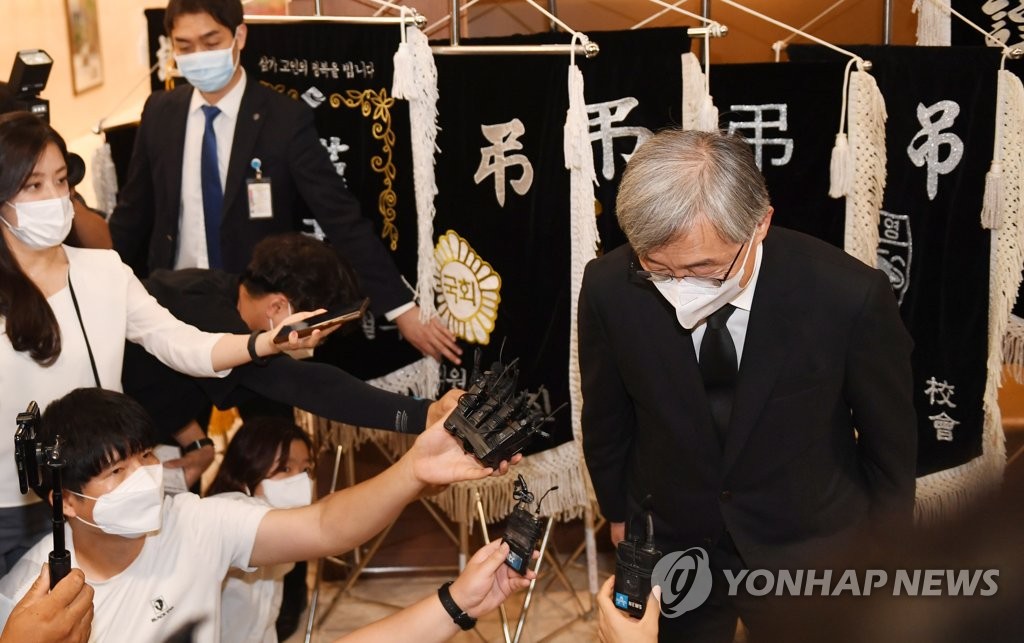 부친 여의고 대선 뛰어든 둘째아들…昌과 '닮은꼴' 어디까지