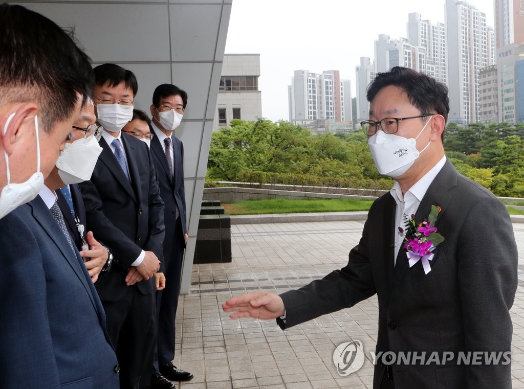 박범계 "수산업자 연루 검사, 감찰에 준해 조사 중"