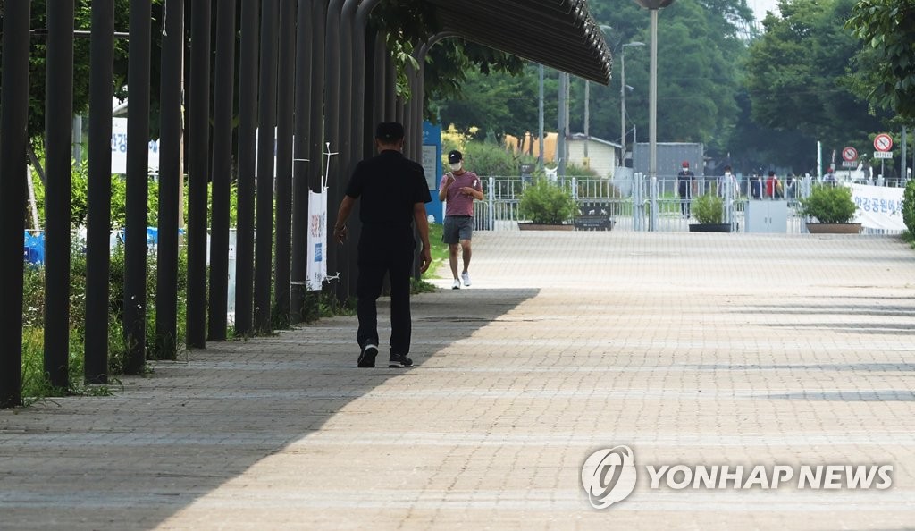 [날씨] 전국 한낮 30도 넘는 찜통 더위…곳곳 소나기