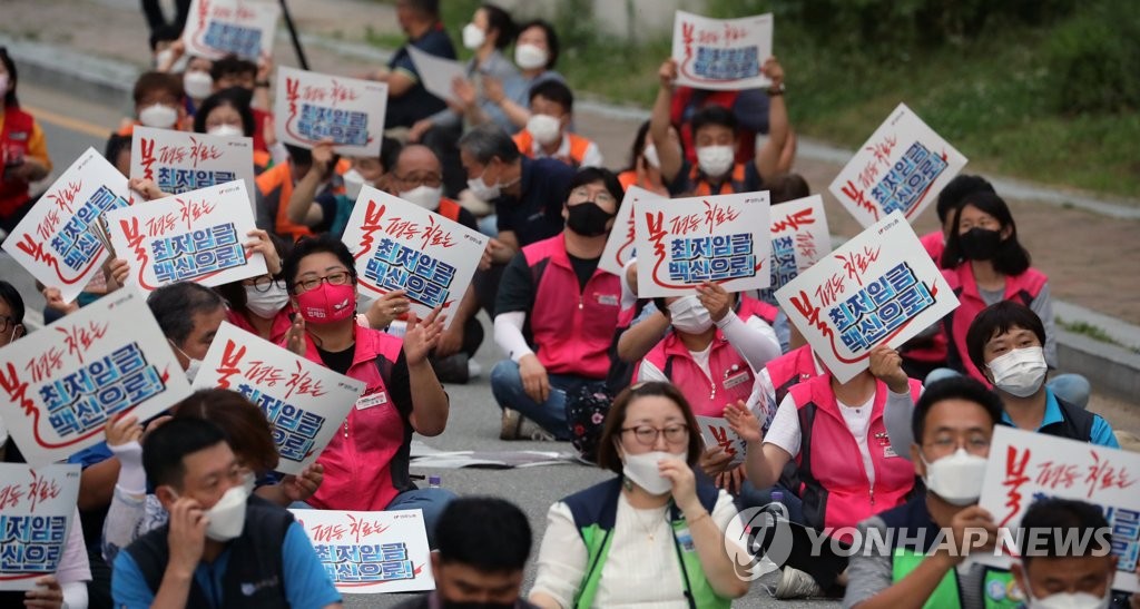 뜨거운 논란 현 정부 최저임금, 연평균 7.2%↑…'1만원 공약' 무산