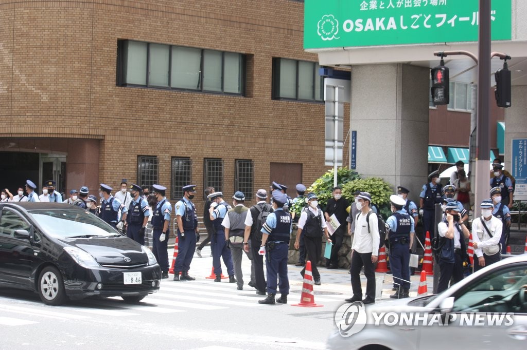 日오사카 소녀상 전시회 개막…극우세력 위력시위로 방해(종합)