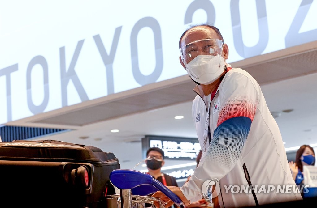 [올림픽] 김학범호, '코로나 확진' 유승민 위원과 다른 항공편…안도 한숨