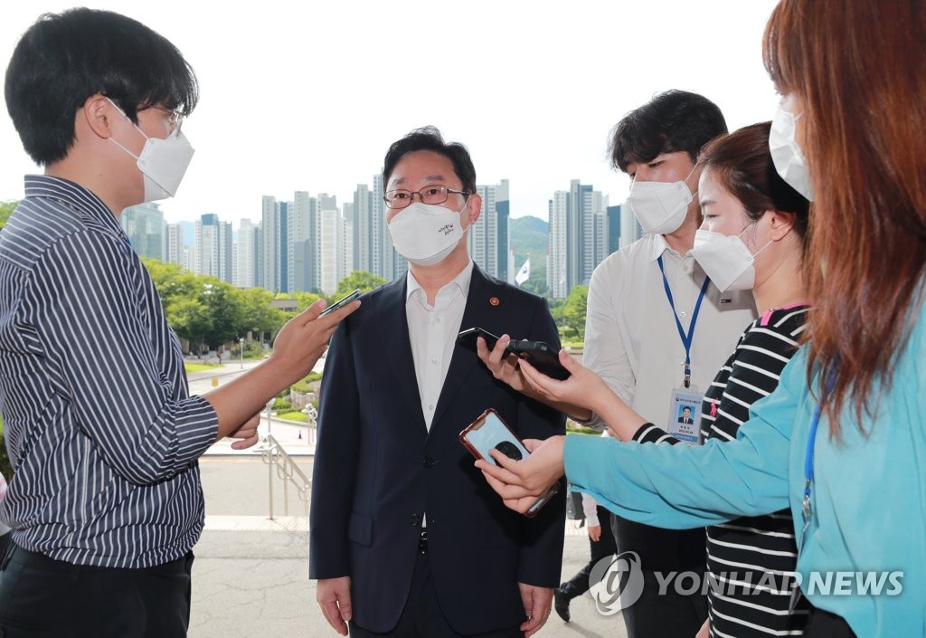 박범계 "이명박·박근혜 특별사면, 시간상 불가능"