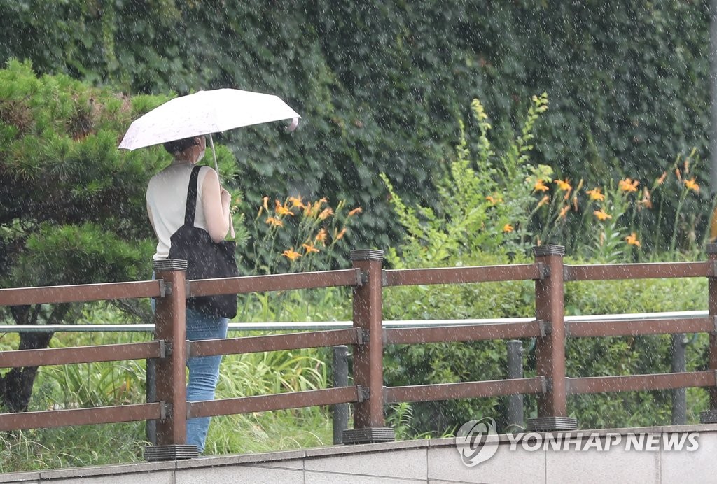 [날씨] 전국 오후부터 비…습도 높고 열대야 지속