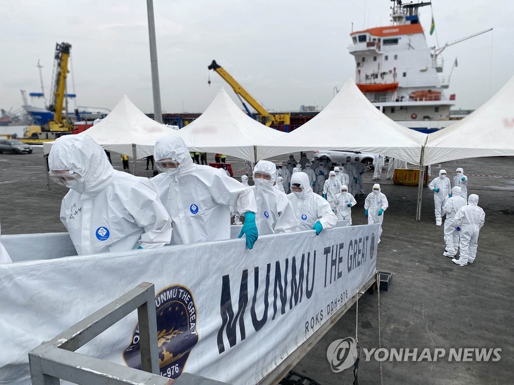 합참·해군, 장기출항 함정에 '항원검사키트' 구비지침 뭉갰다