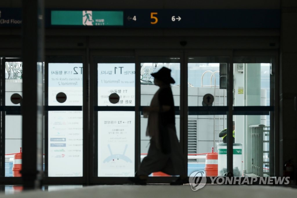 '공캉스' 무더위에 공항 찾는 노인들 작년 두배로