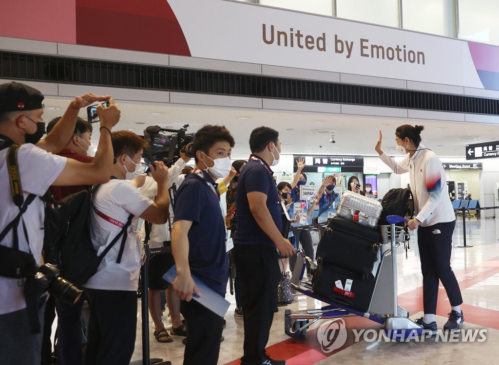 [올림픽] 공항 찾은 김연경 일본 팬 "한국을 응원합니다"