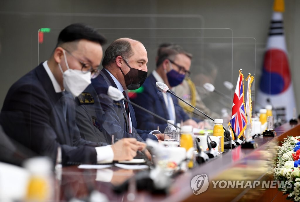 한-영국 국방장관회담…국방 교류·협력 확대키로(종합)