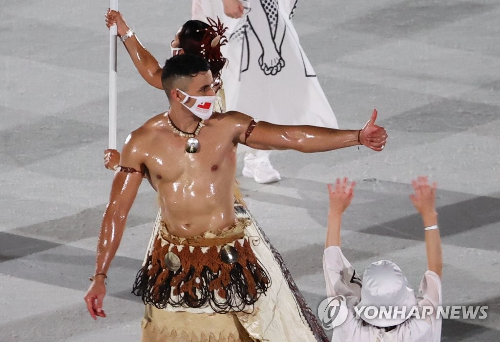 [올림픽] 말풍선·게임음악·마스크·전통복…그리고 근육남 둘