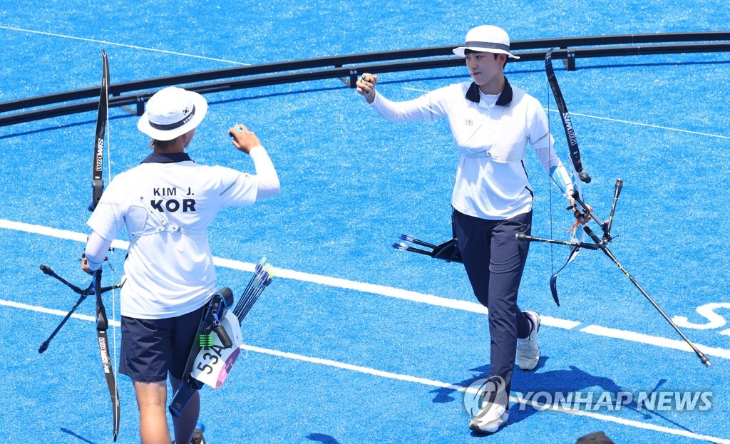 -올림픽- 양궁 김제덕·안산, 인도와 8강도 쾌승…금메달까지 '2승'