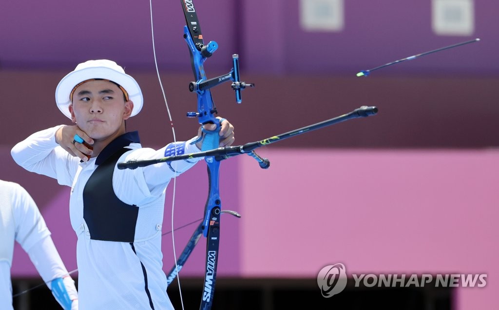 -올림픽- 양궁 김제덕·안산, 인도와 8강도 쾌승…금메달까지 '2승'