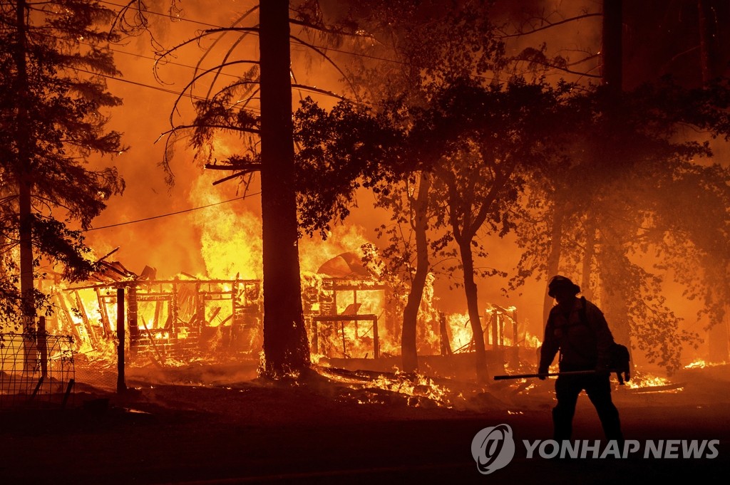 미 캘리포니아 산불 민가까지 번져…잇단 대피령