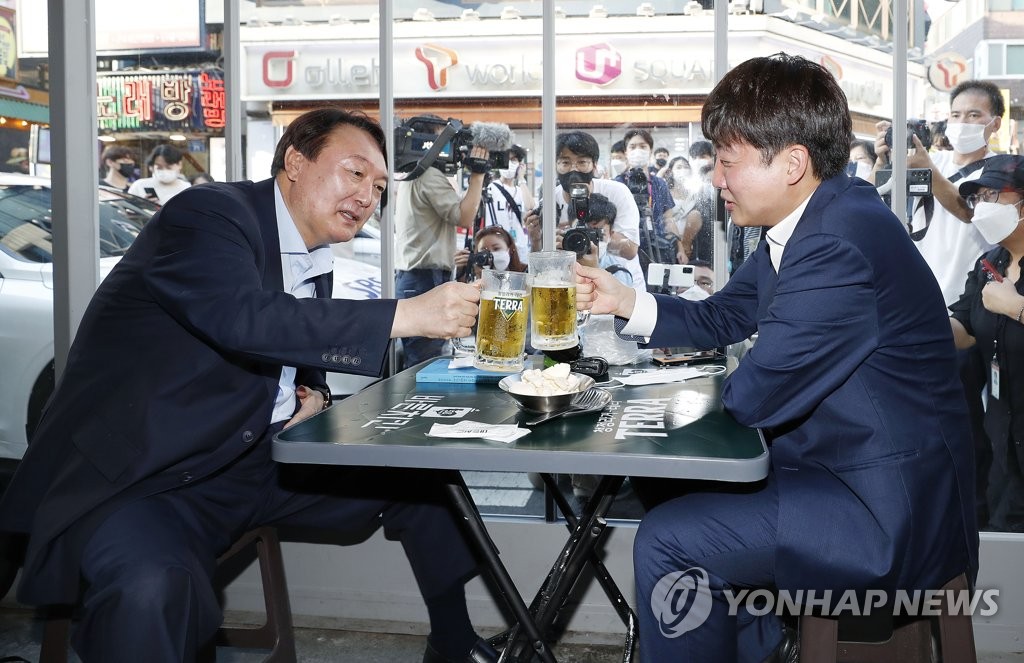 이준석-윤석열 신경전 끝 '치맥회동'…"만나보니 대동소이"